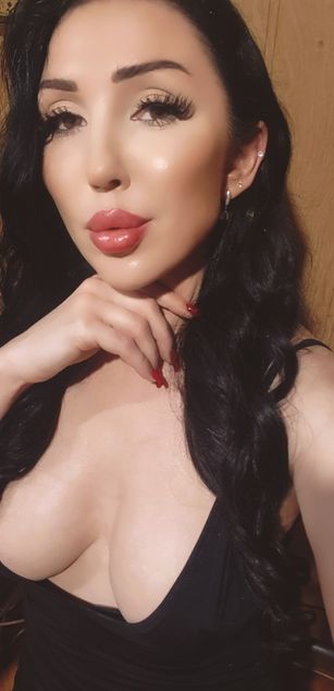 Model - Dalia Lavish toys