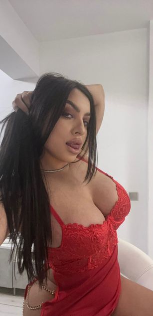 Model - natalie.luv curvy