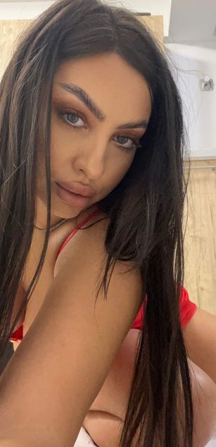 Model - natalie.luv curvy