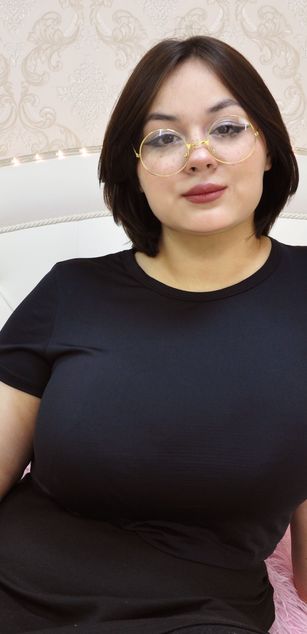 Model - LunaHills heels