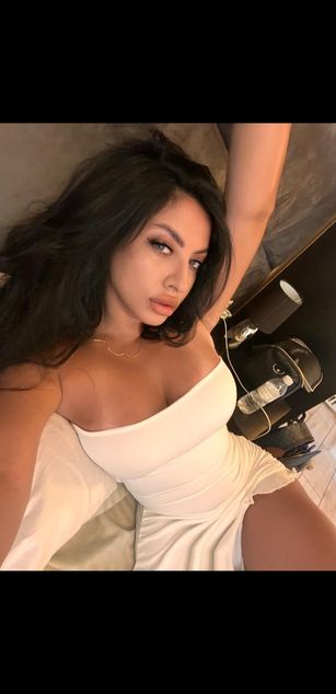 Model - natalie.luv curvy