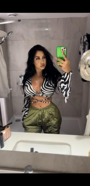 Model - natalie.luv curvy