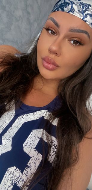 Model - Sascha Blosom curvy