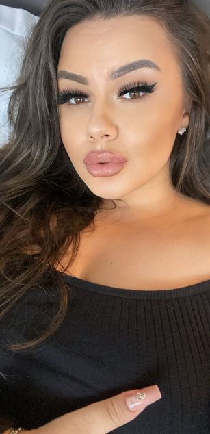 Model - Sascha Blosom curvy