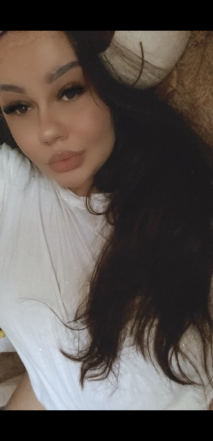 Model - Sascha Blosom curvy