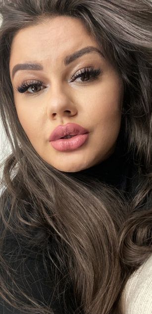 Model - Sascha Blosom curvy