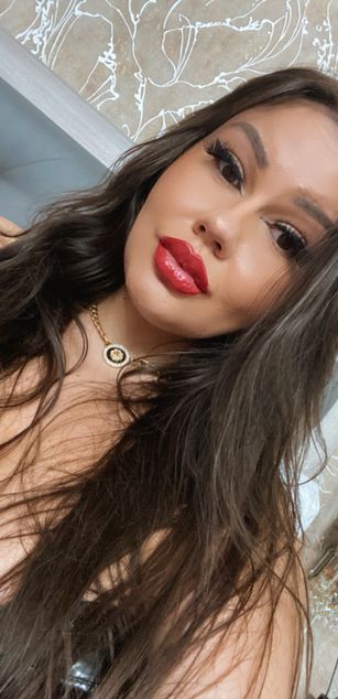 Model - Sascha Blosom curvy