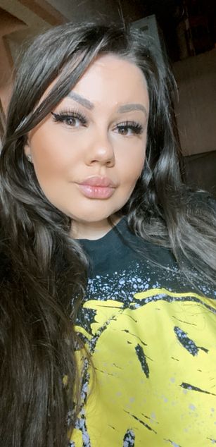 Model - Sascha Blosom curvy