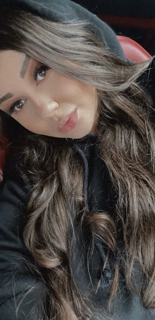 Model - Sascha Blosom curvy