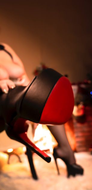 Model - Sascha Blosom curvy