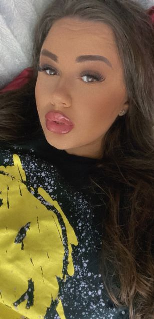 Model - Sascha Blosom curvy