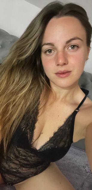 Model - AlexiaDeea curvy