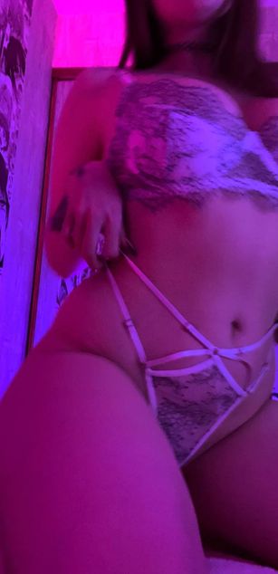 Model - Alexa Meow bigboobs