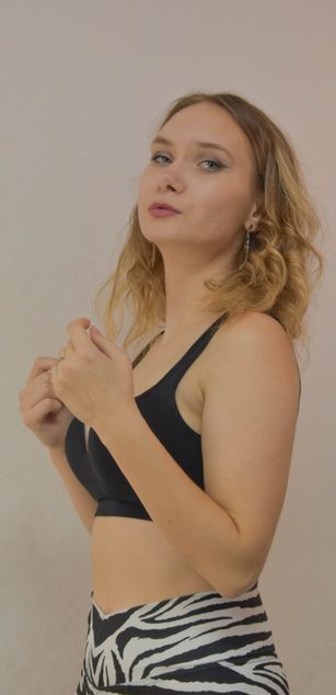 Model - Lina bigboobs