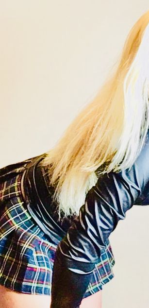 Model - Bella Diaz ass