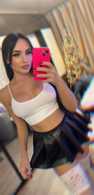 Model - Amgbombaaa ass