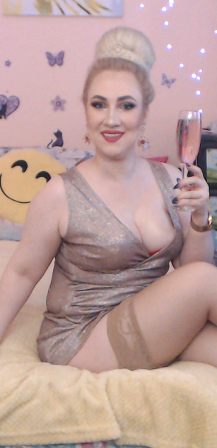 Model - Miss Lexy Gold fetish