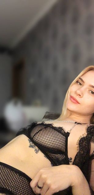 Model - Manany blowjob