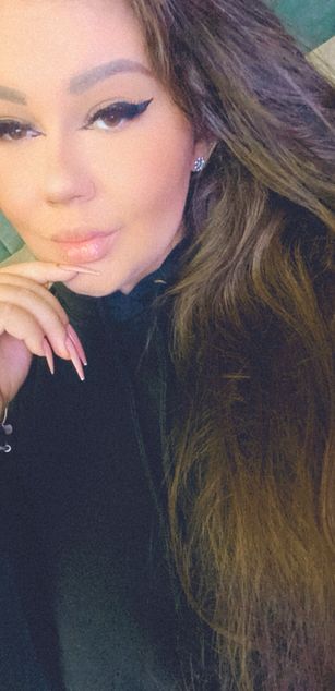 Model - Sascha Blosom curvy