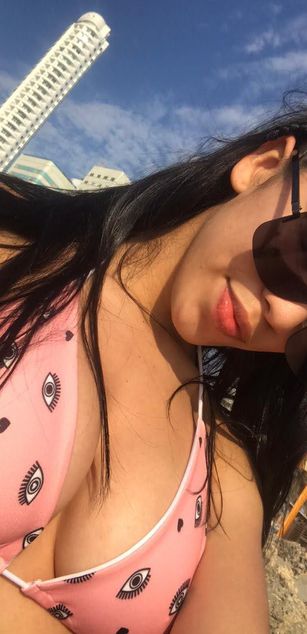 Model - KylieWhite deepthroat