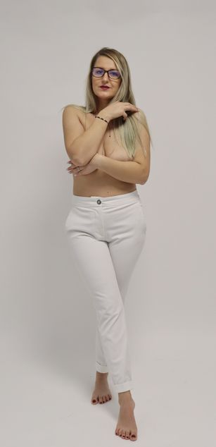 Model - MayaTrainor deepthroat