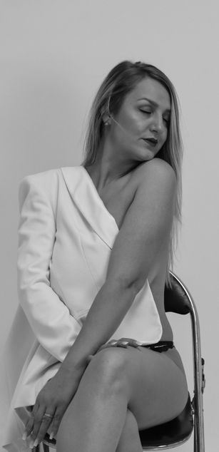 Model - MayaTrainor deepthroat