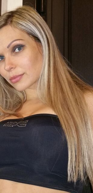 Model - Goddess Barbie Femdom Hottie bigtits