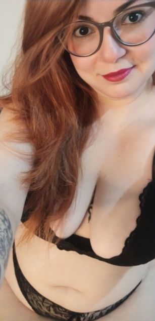 Model - Laura Queen beautiful