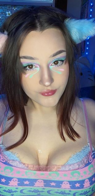 Model - sixfootbrooke bigboobs