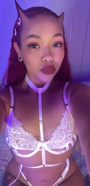 Model - Anny Williams ass