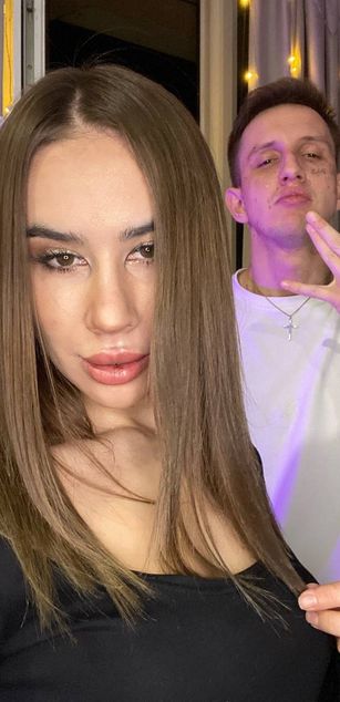 Model - Ella and Yan dildo