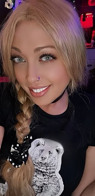 Model - The Real Skylar Wilde bigtits