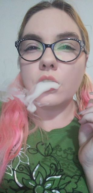 Model - CamGirlKitten curvy