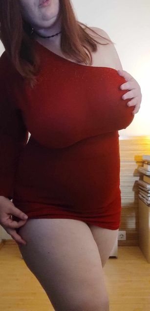 Model - CaraLollipop curvy