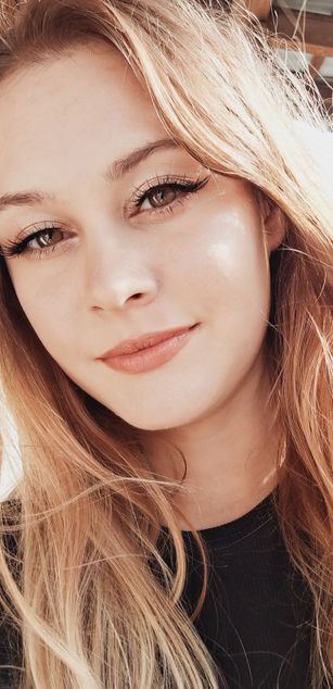 Model - Valeria dirtytalk