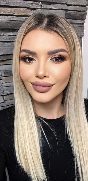 Model - SophieAnn_ POV