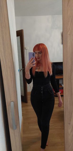 Model - RoxieJoy blowjob