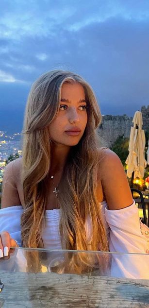 Model - Michelle18 bigboobs