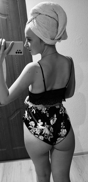 Model - RoxieJoy blowjob