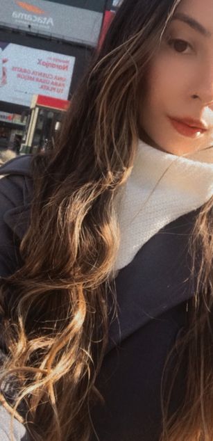 Model - Dominique your queen feet