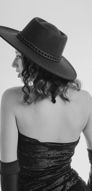 Model - Lara deepthroat