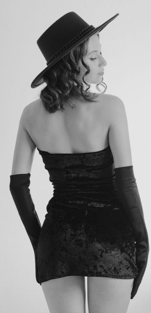 Model - Lara deepthroat