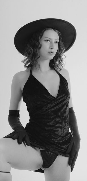 Model - Lara deepthroat