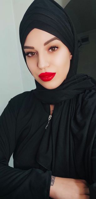 Model - NadiraNoor bigboobs