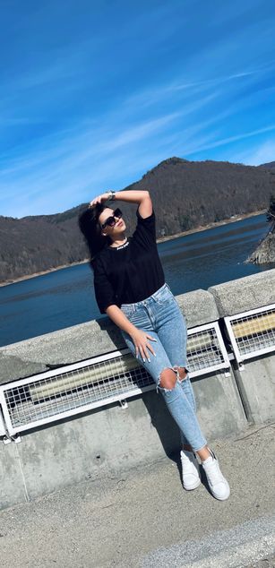 Model - NadiraNoor bigboobs