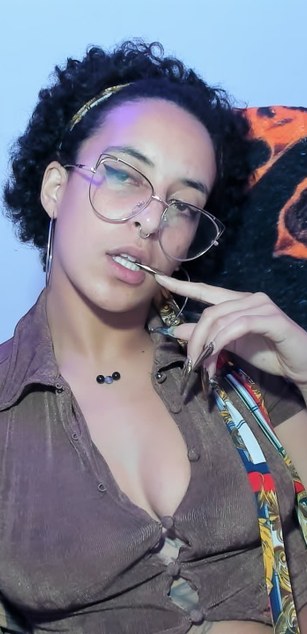 Model - Elizabeth corazon de leon hairy