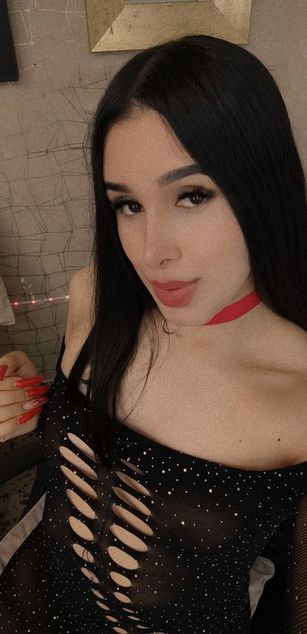 Model - CHANEL PALMER latina