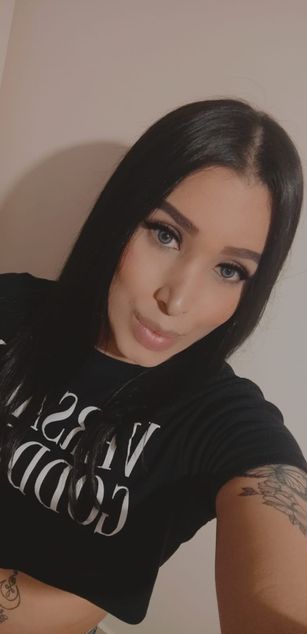 Model - CHANEL PALMER latina