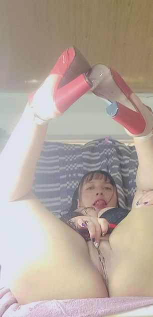 Model - AngelyDirtySquirt deepthroat