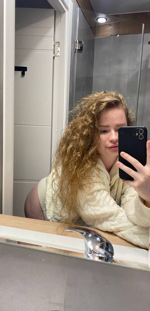 Model - VikiGlem deepthroat